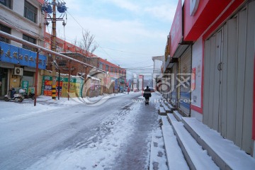 下雪后的街巷