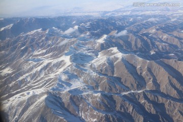 航拍山脉崎岖