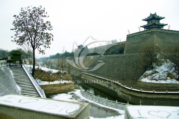 西安明城墙雪中景色