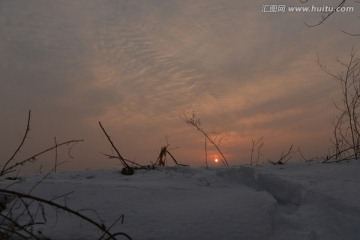 雪地日出