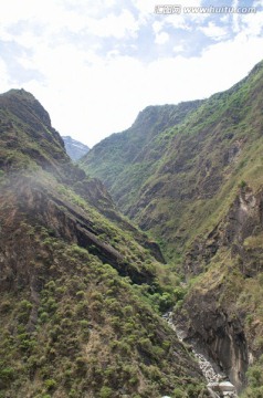 云南虎跳峡峡谷河流