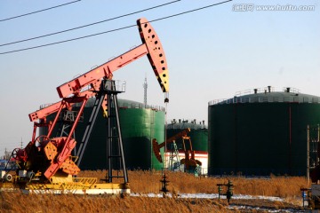 大庆油田冬季采油景观