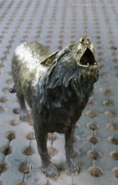 雕塑狼