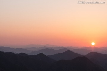 山中日出 层峦叠嶂