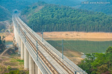 铁路高架桥