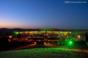 迪拜沙漠露天晚宴