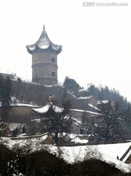 宗教古建筑八卦楼雪景