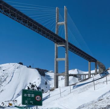 风雪天山路 果子沟大桥