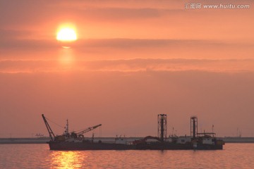 海边日出 天空 施工作业