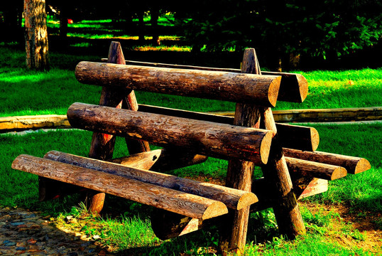 公园中的木连椅