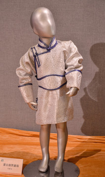 蒙古族男童服