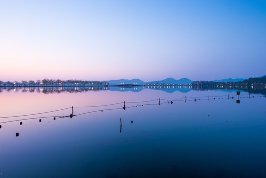 杭州西湖白堤晨景