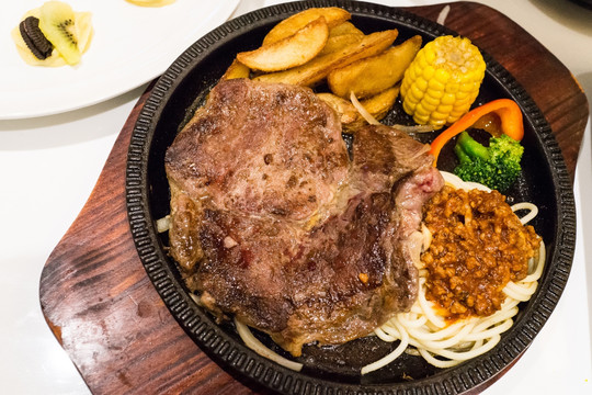 铁板牛肉意大利面