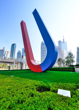上海环球金融中心U型磁铁雕塑