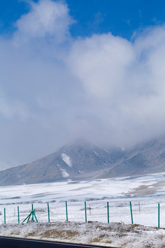 雪山 白云