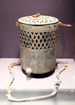 汉代镂空几何纹青铜提壶