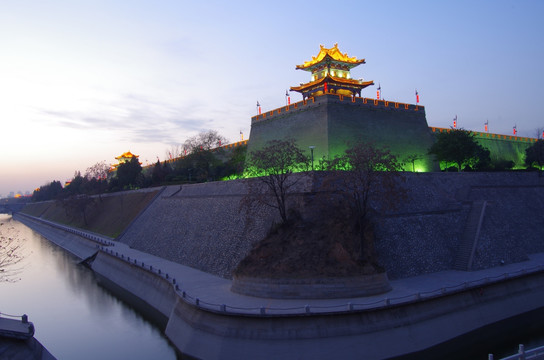 西安明代古城墙夜景 护城河