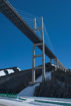 天桥 天路 风雪天山