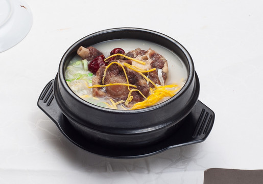 韩式石锅牛尾汤