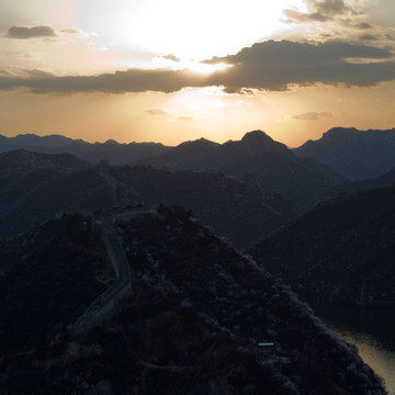 水长城春景