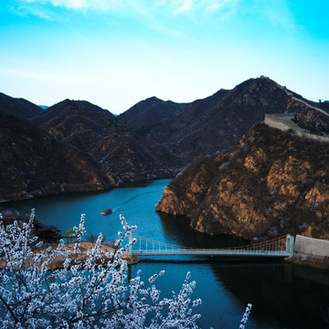 水长城春景