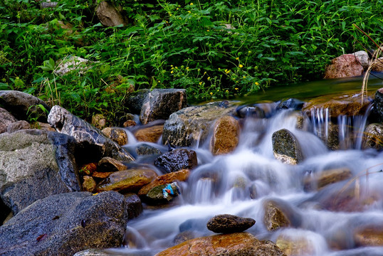 山泉水韵