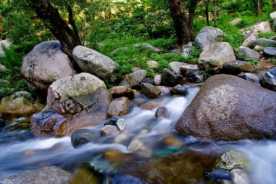 山泉水韵