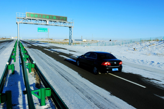 冬季的高速公路