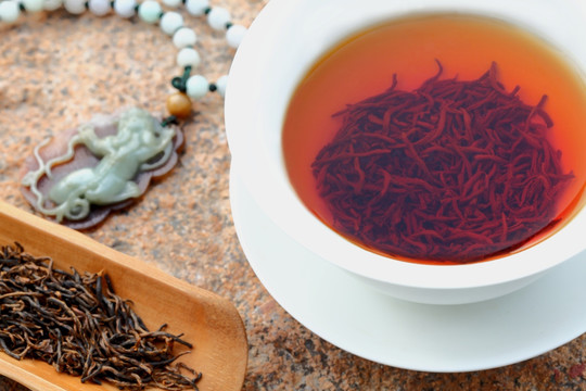 中国红茶和玉器