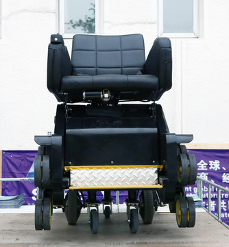 无障碍电动轮椅