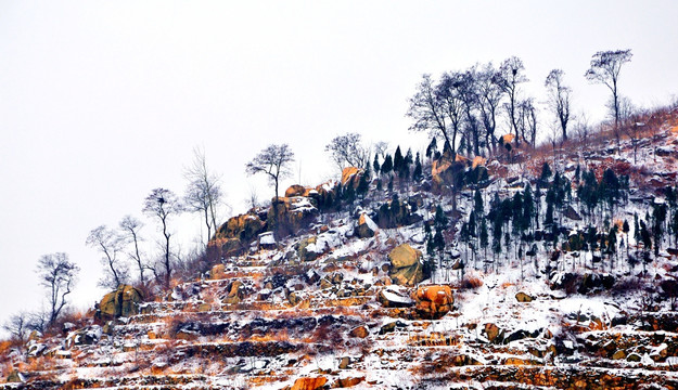 雪后山脊