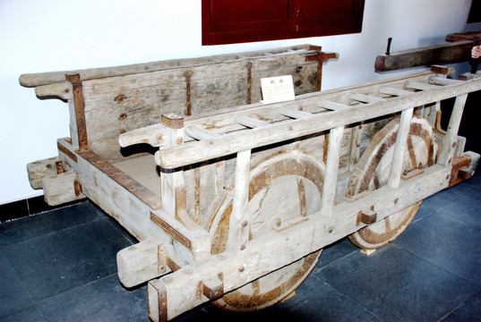 鲁南民俗博物馆里的四轮平板车