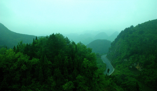 山林里的公路