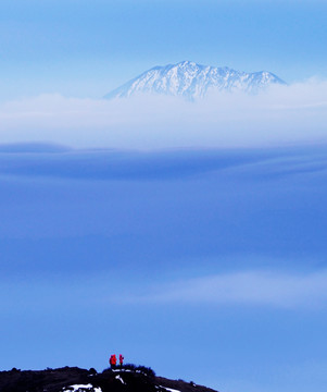 牛背山云海雪山