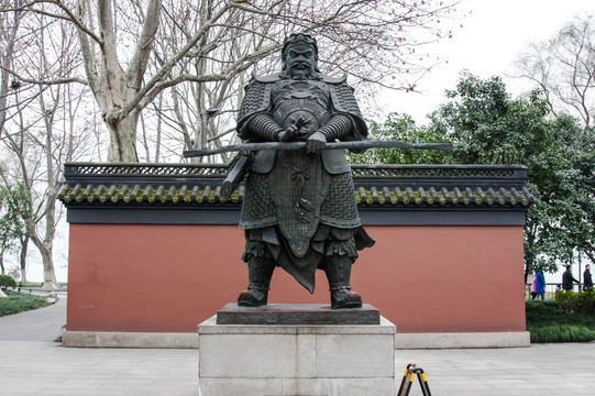 钱王雕像