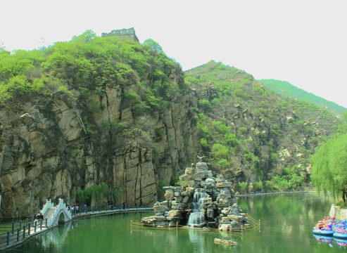 青龙峡山脉 青龙峡风景湖水