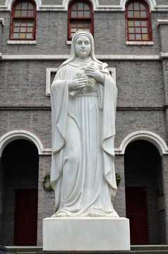 修女雕塑
