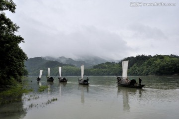 傍晚 瓯江帆影 雨雾 远景