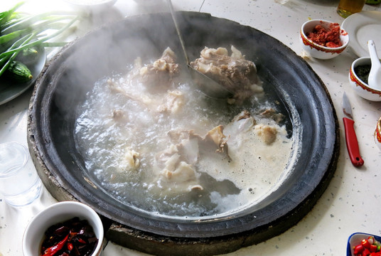 铁锅煮手扒肉 蒙古族食品