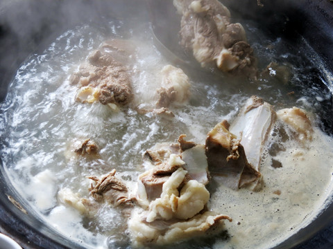 铁锅煮手扒肉 蒙古族食品