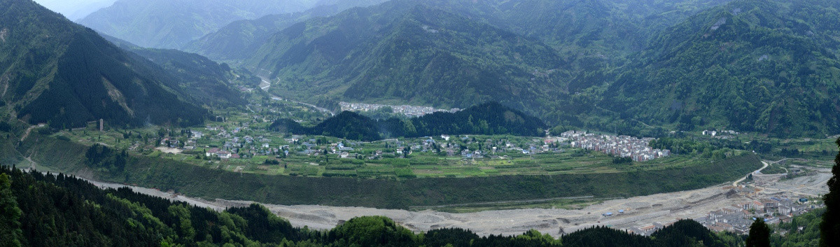 彭州龙门山河谷村庄全景图