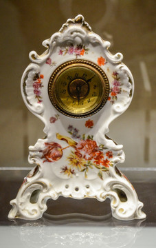 彩绘花卉纹座钟 德国瓷器
