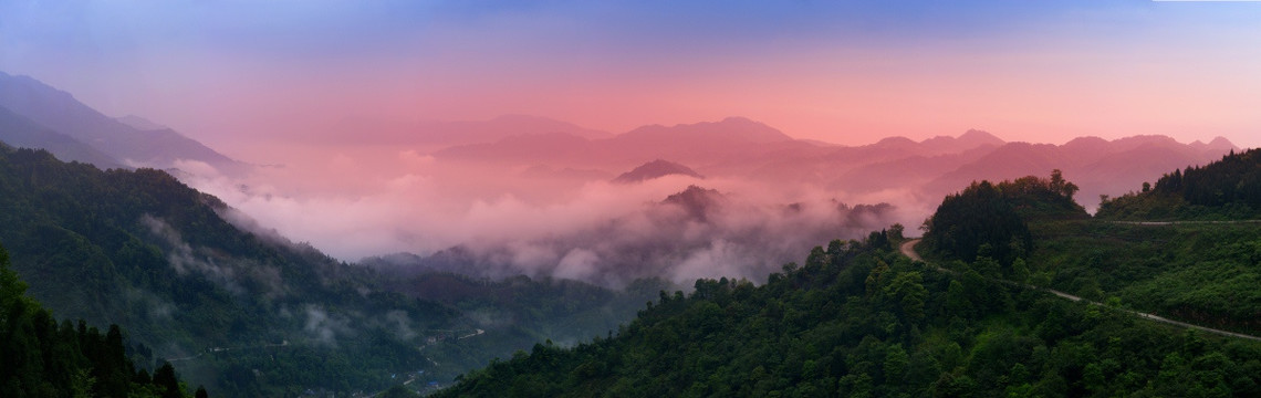 彭州龙门山云雾全景图