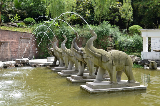 大象 喷水的大象石雕