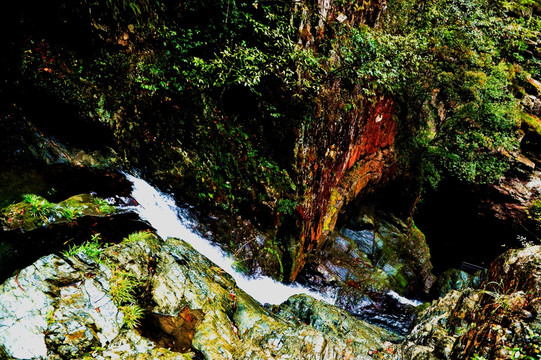 山间流水