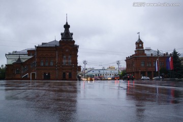 雨中外国城市街景