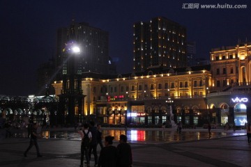 夜幕下的圣索菲亚广场