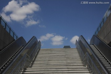 阶梯上的蓝天