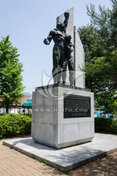 韩国飞机爆炸事件纪念雕塑