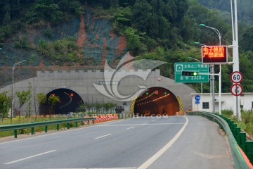 成简快速通道龙泉山隧道